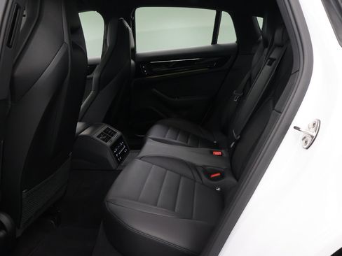 Used 2024 Porsche Panamera image 13