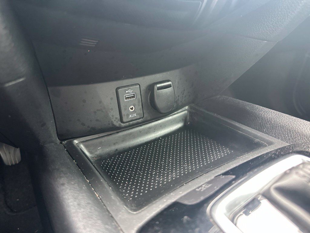 Used 2017 Nissan Rogue SV FWD image 19