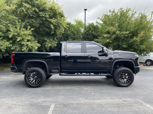 Used 2024 Chevrolet Silverado 3500 LT w/ Midnight Edition AWD/4WD image 10