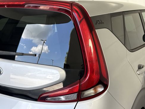 Used 2020 Kia Soul LX image 30