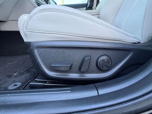 Used 2025 Genesis G70 2.5T image 22