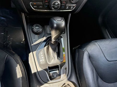 Used 2020 Jeep Cherokee Limited AWD/4WD image 14