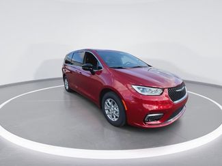 New 2026 Chrysler Pacifica Select video 2