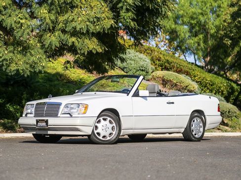 Used 1995 Mercedes-Benz E 320 Convertible image 1