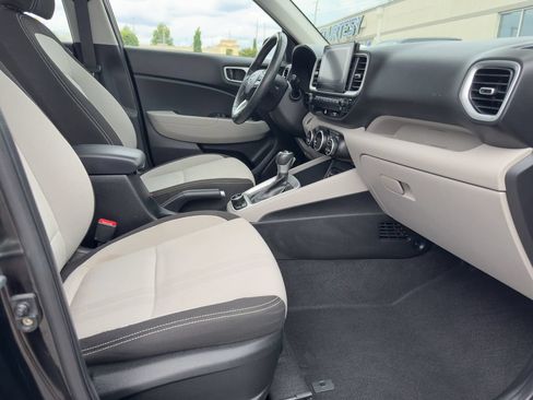 Used 2020 Hyundai Venue SEL w/ Convenience + Premium Package FWD image 12