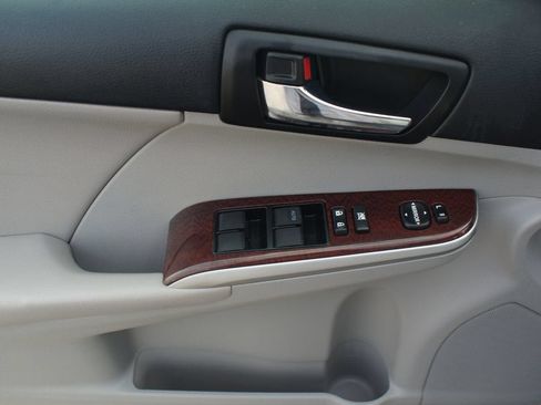 Used 2012 Toyota Camry XLE FWD image 20