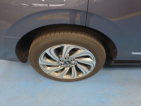 Used 2023 Lincoln Navigator Reserve AWD/4WD image 6