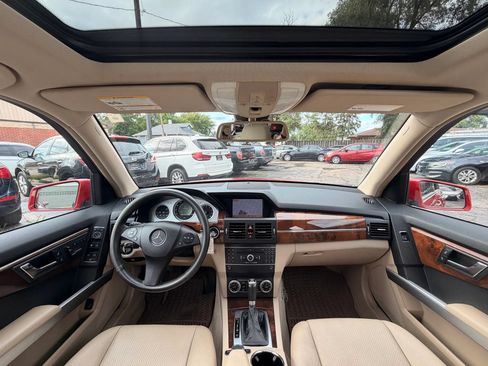 Used 2011 Mercedes-Benz GLK 350 4MATIC image 2
