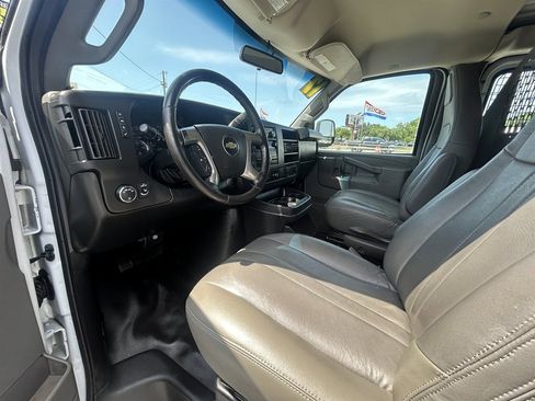 Used 2017 Chevrolet Express 2500 RWD image 9