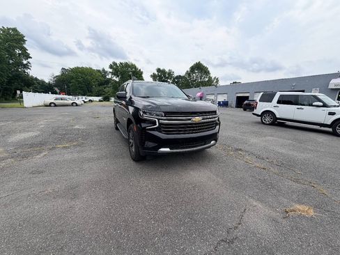 Used 2022 Chevrolet Suburban LT AWD/4WD image 7