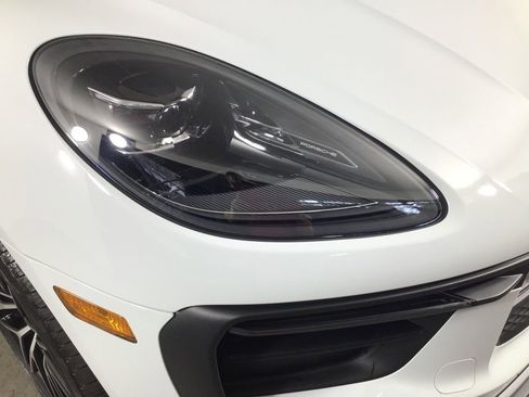 Certified 2026 Porsche Macan AWD/4WD image 13