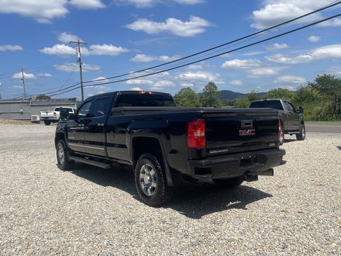 Used 2017 GMC Sierra 2500 SLT w/ All-Terrain HD Package AWD/4WD image 4