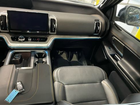 Used 2025 Ford Expedition Tremor image 12