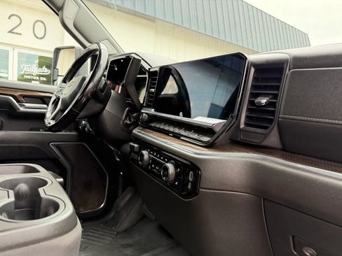 Used 2024 Chevrolet Silverado 2500 LT AWD/4WD image 14