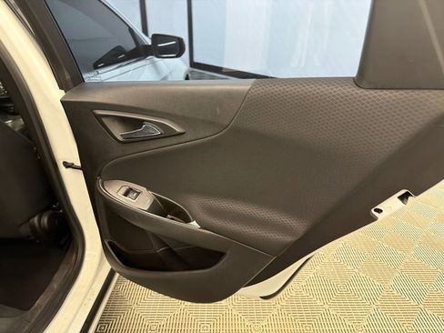 Used 2017 Chevrolet Malibu LT image 17