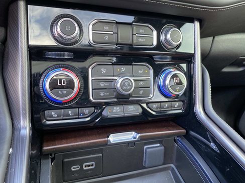 Used 2024 GMC Yukon Denali Ultimate w/ LPO, Floor Liner Package image 16