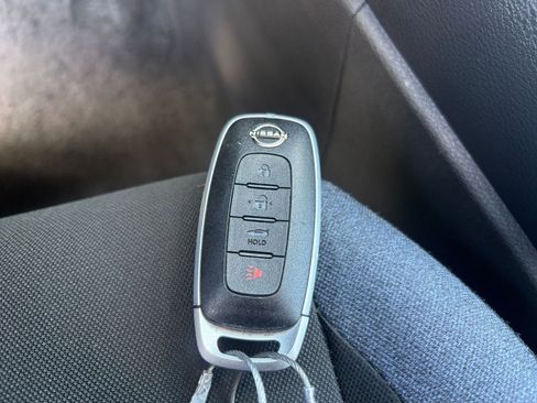 Used 2025 Nissan Versa SV FWD image 21