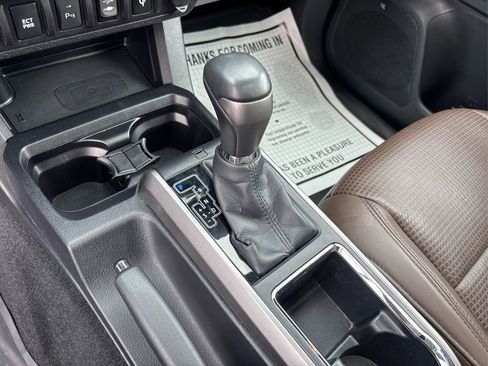 Used 2017 Toyota Tacoma Limited image 37