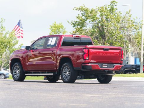 Used 2024 Chevrolet Colorado LT w/ LT Convenience Package III AWD/4WD image 3