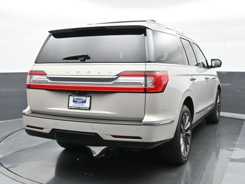 Used 2019 Lincoln Navigator Select w/ Technology Package AWD/4WD image 4