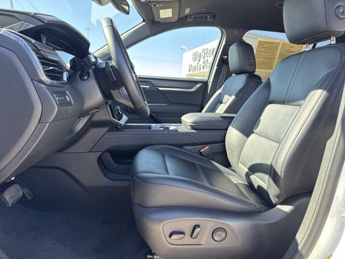 Used 2024 GMC Acadia Elevation image 35