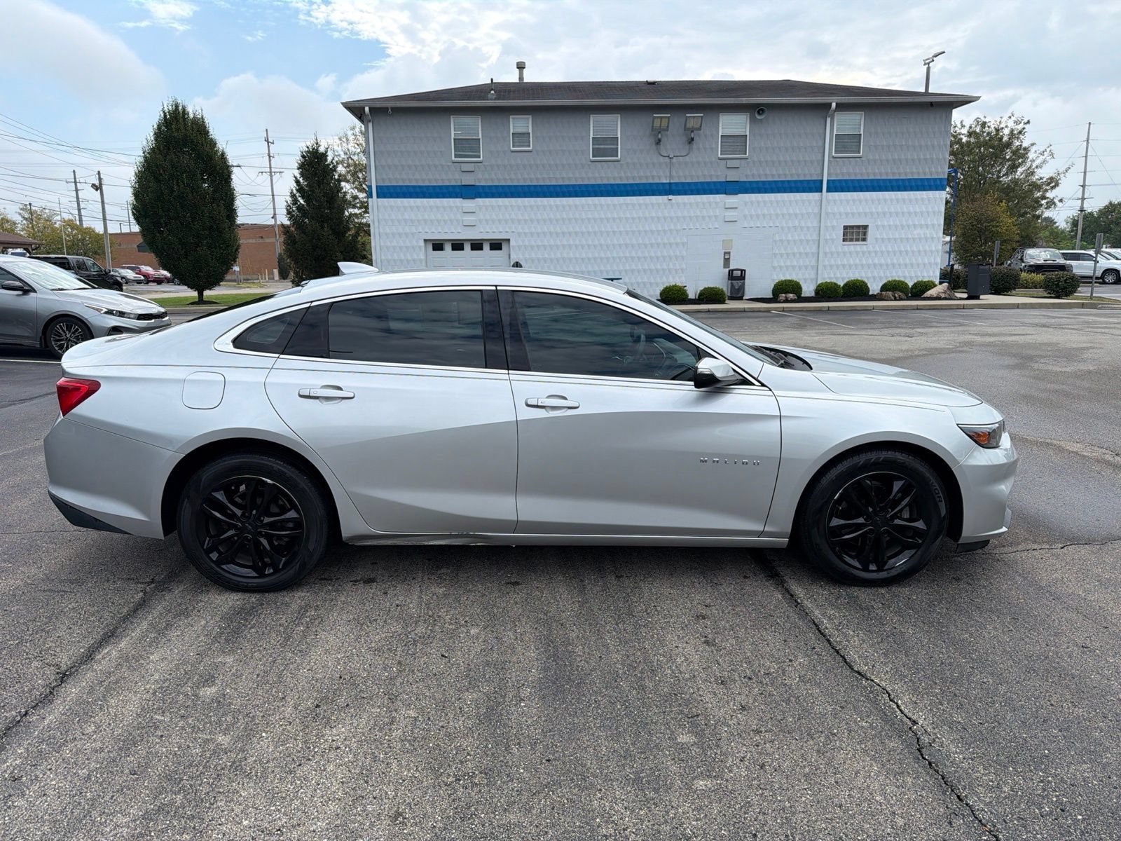 Used 2017 Chevrolet Malibu LT FWD image 6