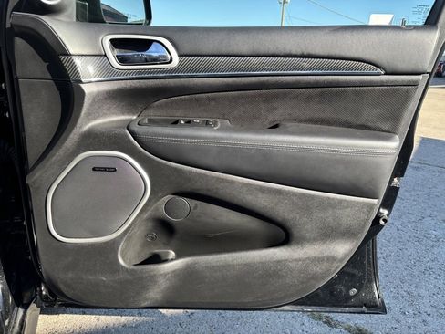 Used 2020 Jeep Grand Cherokee SRT image 32