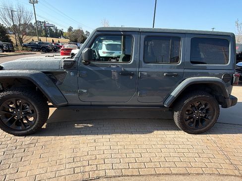 Used 2025 Jeep Wrangler Backcountry image 11