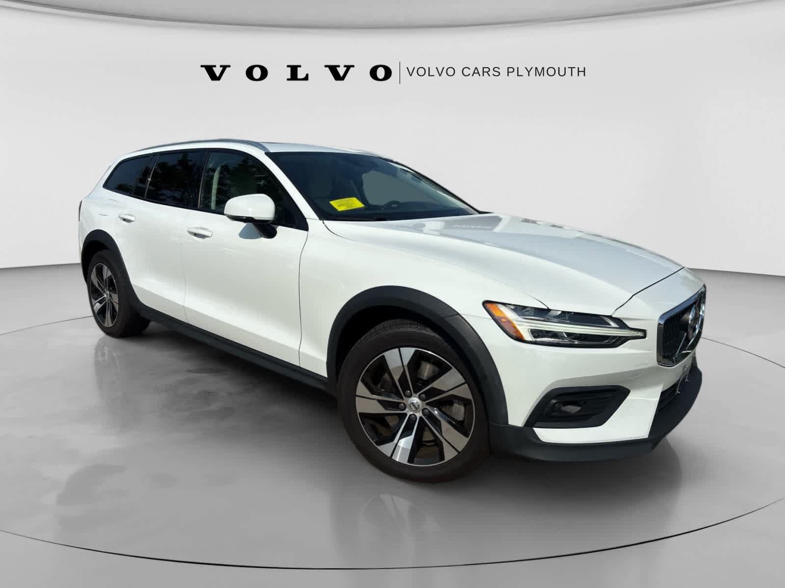 Used 2021 Volvo V60 T5 Cross Country AWD/4WD image 2