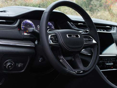 New 2025 Jeep Grand Cherokee L Overland image 14