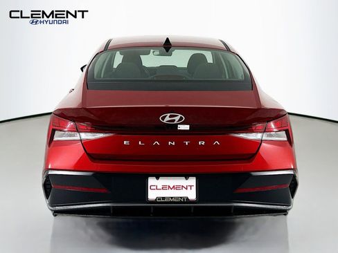 New 2025 Hyundai Elantra SEL image 7