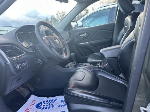 Used 2019 Jeep Cherokee Latitude Plus w/ Cold Weather Group image 13