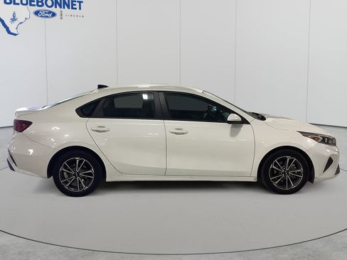 Used 2022 Kia Forte LXS FWD image 3