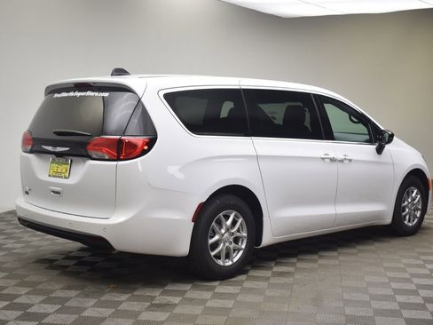 New 2026 Chrysler Voyager LX image 5