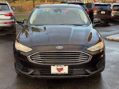 Used 2020 Ford Fusion SE image 2