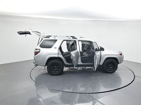 Used 2022 Toyota 4Runner SR5 AWD/4WD image 45