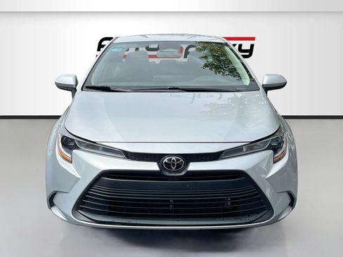 Used 2024 Toyota Corolla LE FWD image 2
