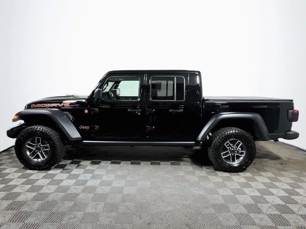 Used 2025 Jeep Gladiator Mojave w/ Convenience Group AWD/4WD image 4