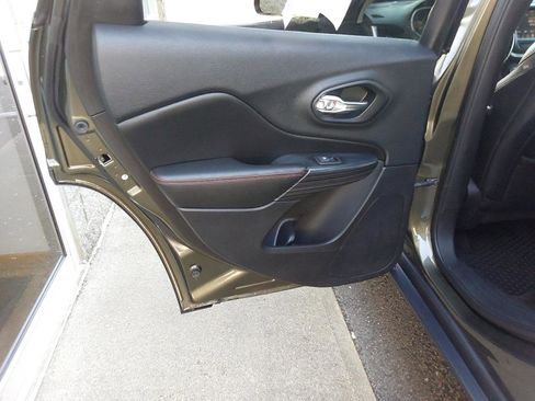 Used 2015 Jeep Cherokee Trailhawk w/ Cold Weather Group image 20