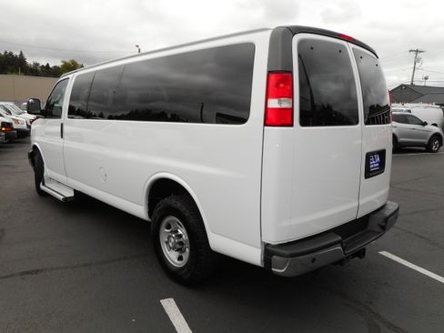 Used 2017 Chevrolet Express 3500 LT w/ LT Preferred Equipment Group RWD image 10