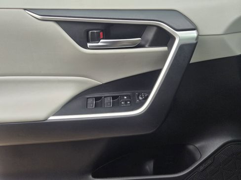 Used 2023 Toyota RAV4 XLE Premium image 25