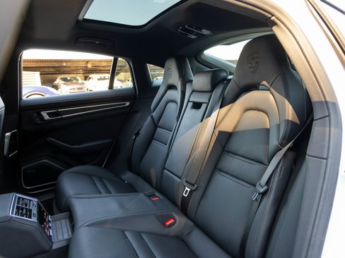 Certified 2023 Porsche Panamera Platinum Edition image 44