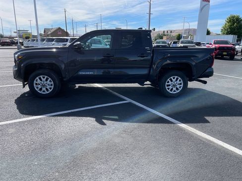 Used 2024 Toyota Tacoma SR5 AWD/4WD image 6