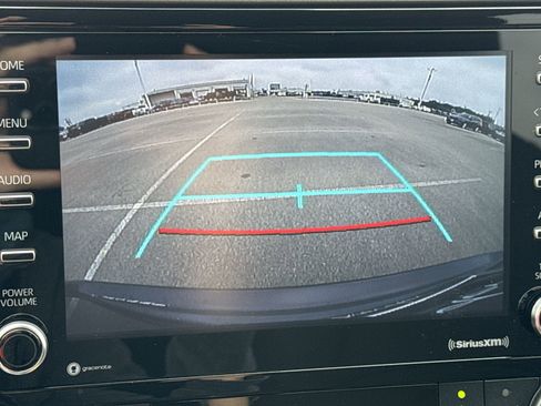 Used 2022 Toyota Highlander L FWD image 23