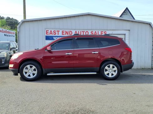 Used 2011 Chevrolet Traverse LT w/ Personal Connectivity Package FWD image 2