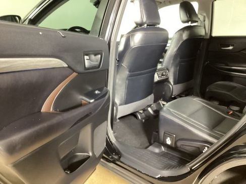 Used 2017 Toyota Highlander Limited Platinum AWD/4WD image 20