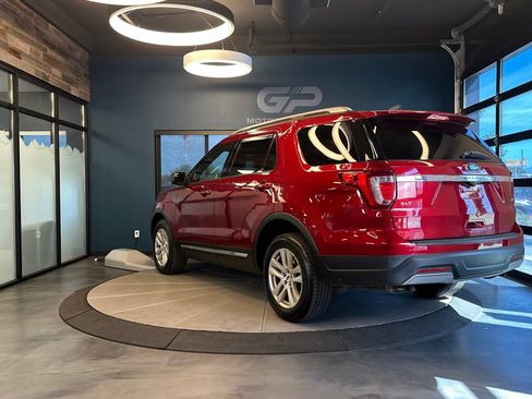 Used 2019 Ford Explorer XLT AWD/4WD image 5