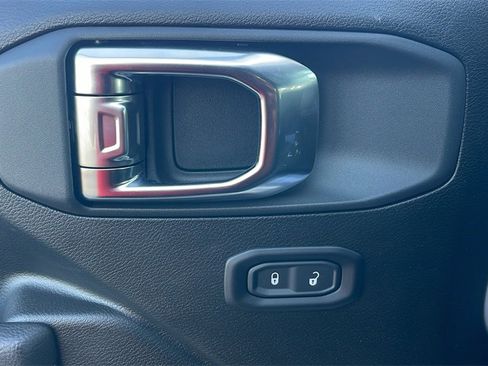 New 2025 Jeep Gladiator Sport image 16