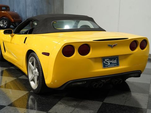 Used 2005 Chevrolet Corvette Convertible w/ Performance Handling Package image 8