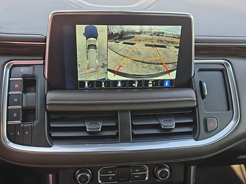 Used 2022 Chevrolet Suburban LT w/ Luxury Package image 18